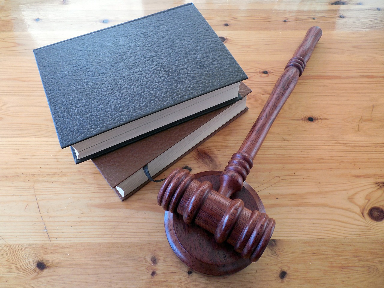 Why You Should Consider Becoming A Lawyer