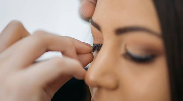 All You Need To Know About Eyelash Growth Serums