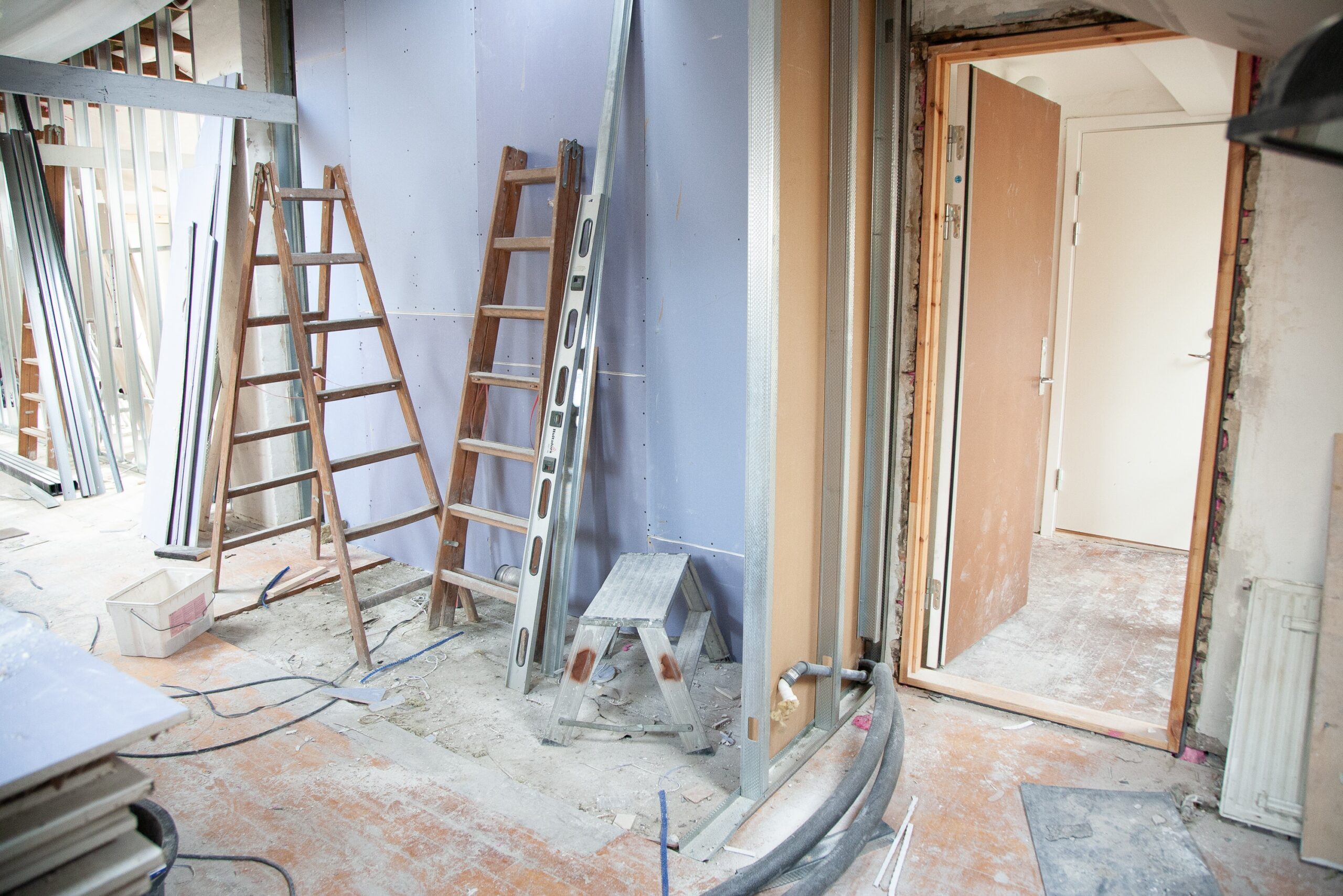 Selecting a Construction Company for Home Renovation